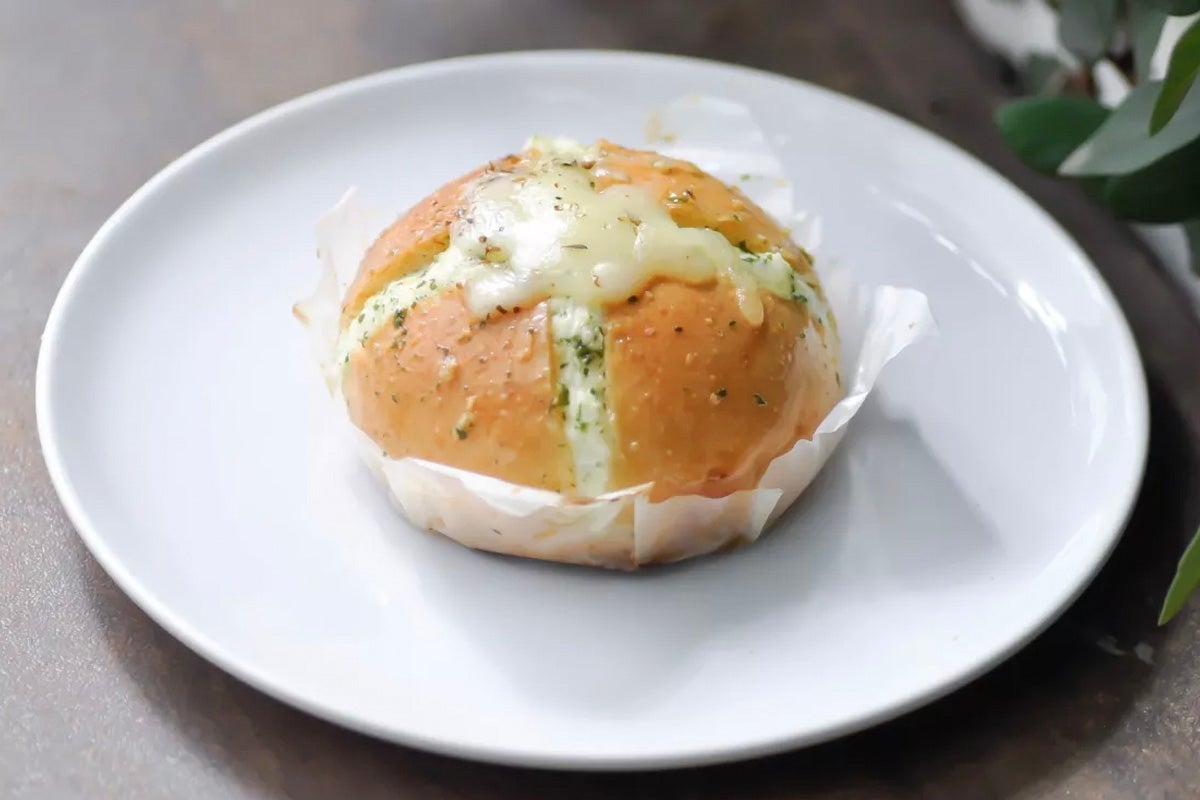 Korean cream cheese garlic bread.