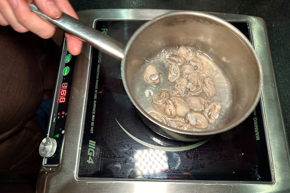 Simmering the oysters