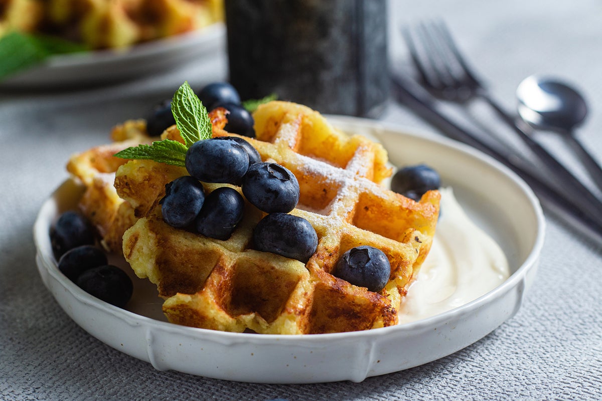Waffle with coconut butter and blueberries - Fine Dining Lovers