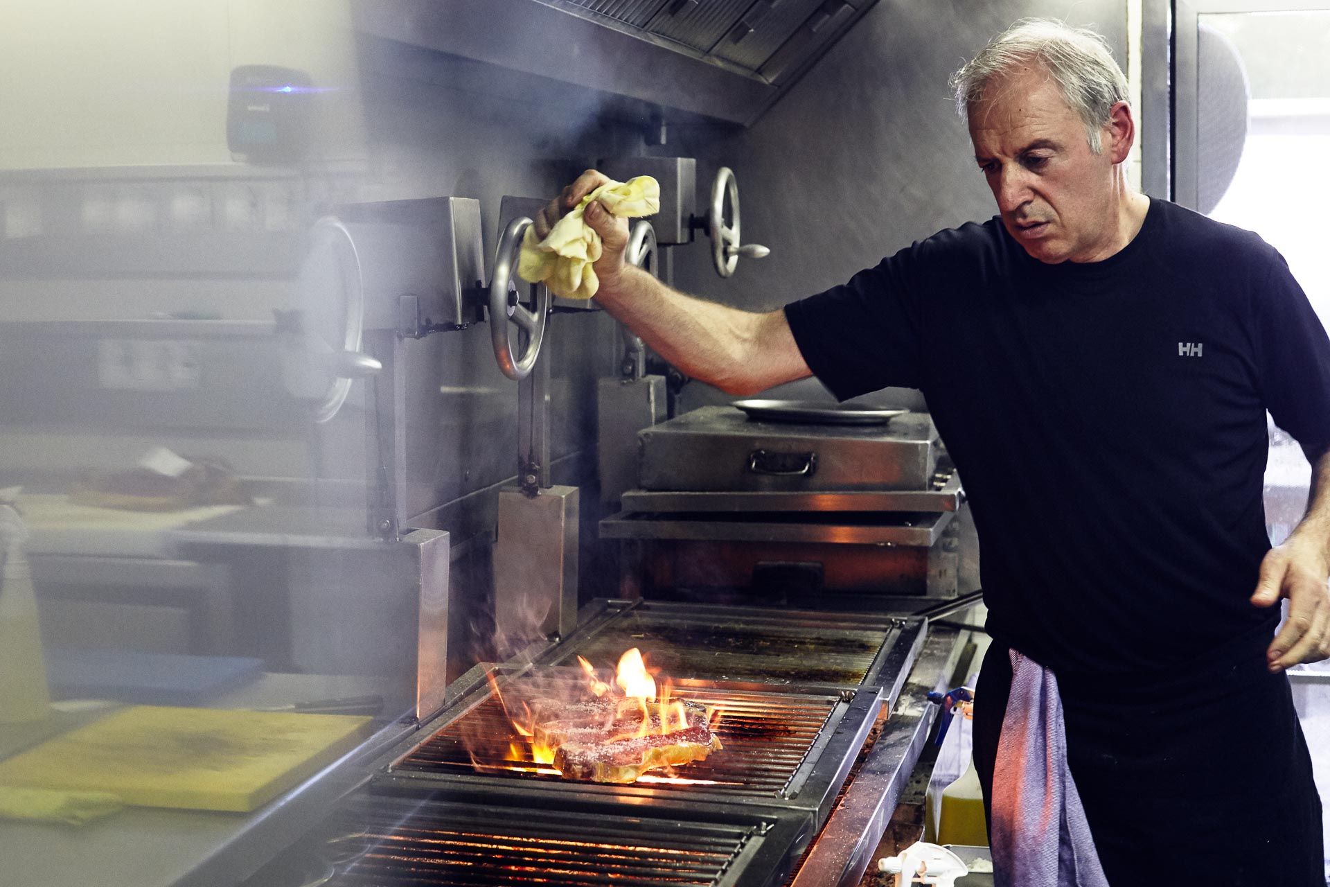 victor-arguinzonez-cooking-grill-adasor-etxebarri