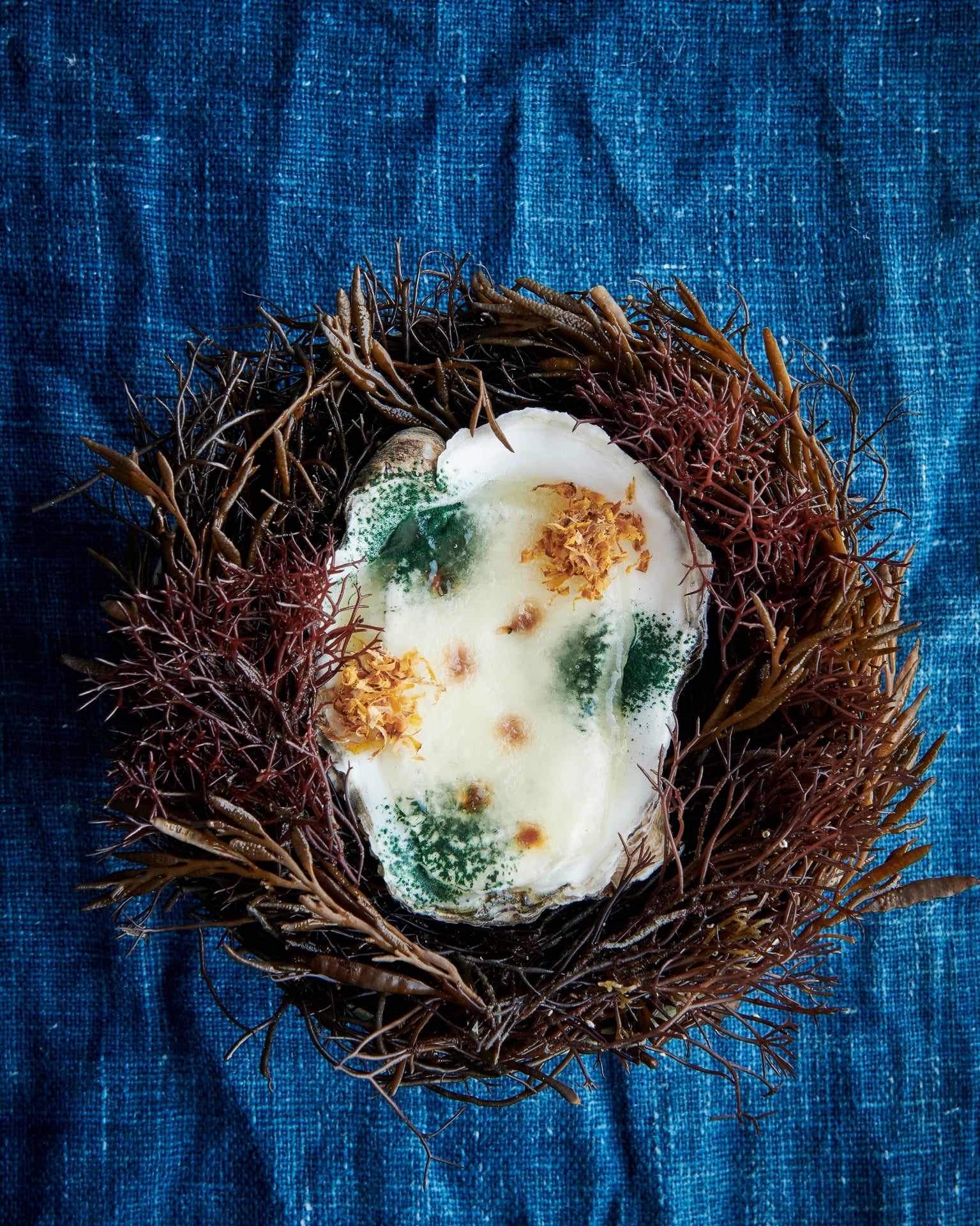 Amazake ice-cream with quince, spirulina and oyster caramel, from the Noma Ocean Menu 2022 - Photo Ditte Isager @ditteisager