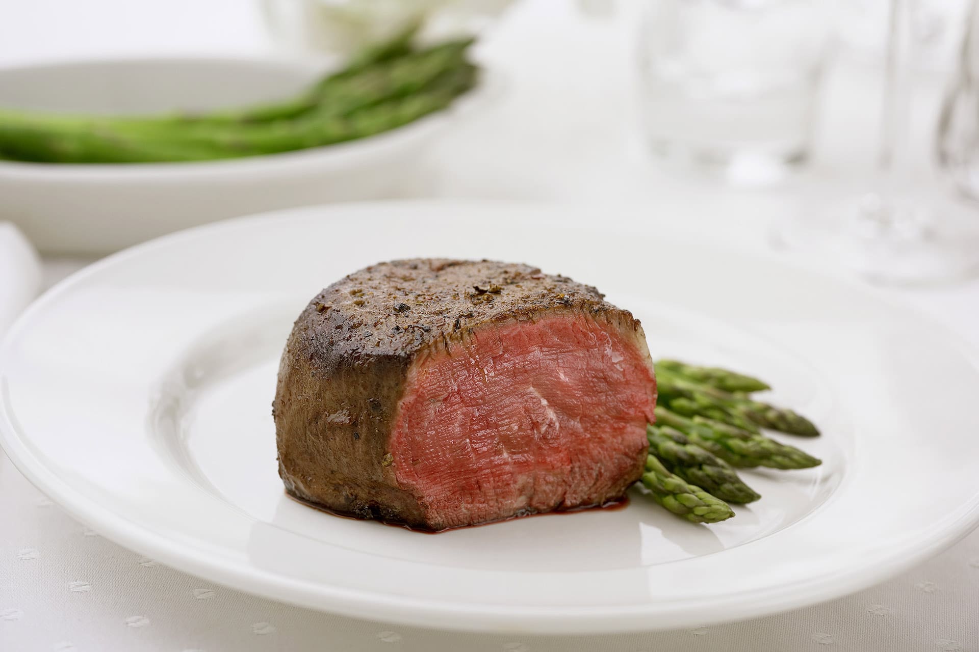 A Piece of Filet Mignon with Asparagus ©Stockfood
