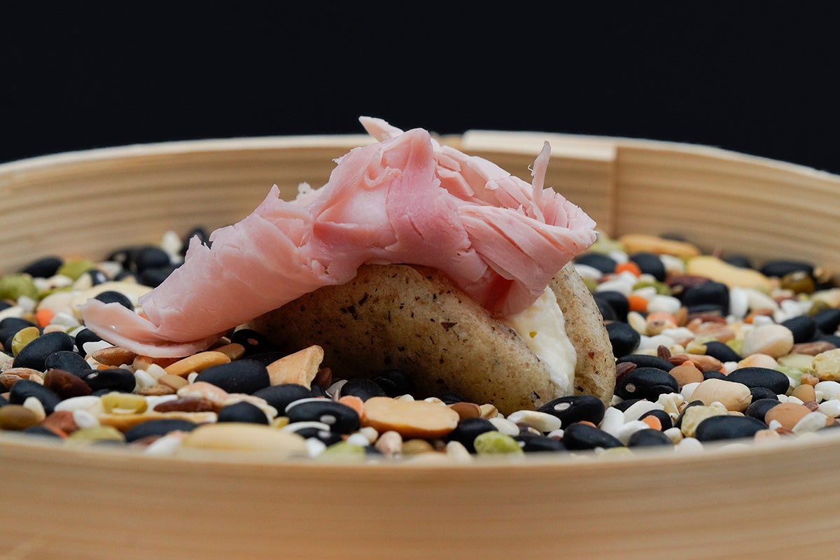 Bao with spreadable cheese cream and Parmacotto selection ham