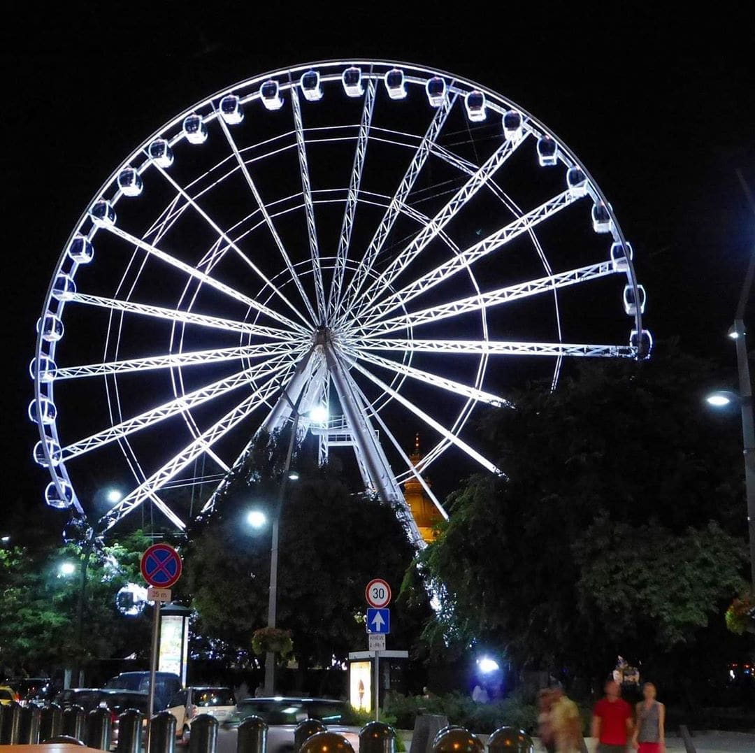 Costes Ferris Wheel Hungary_winter dining solutions
