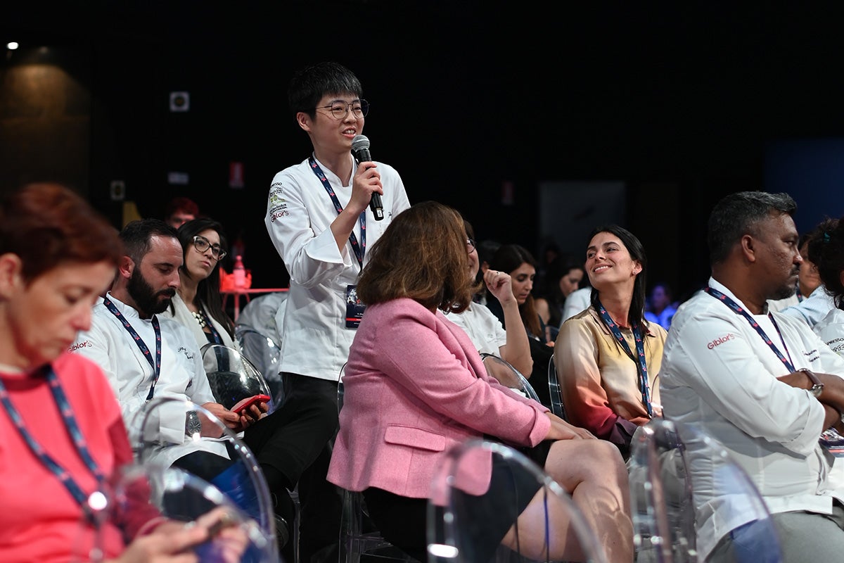 One of the Young Chef's finalist asking questions