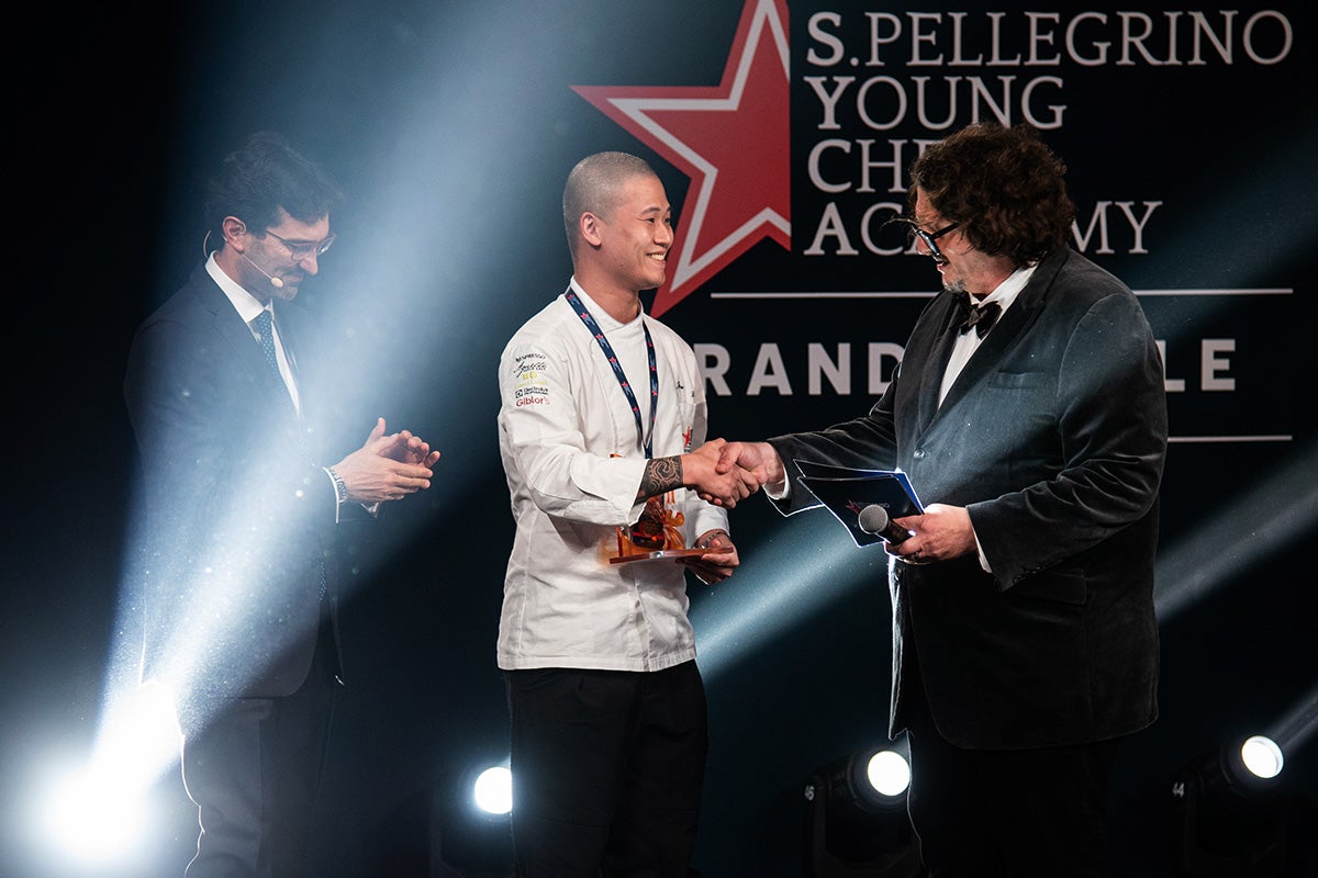 He-Sen Liu with the Acqua Panna Award