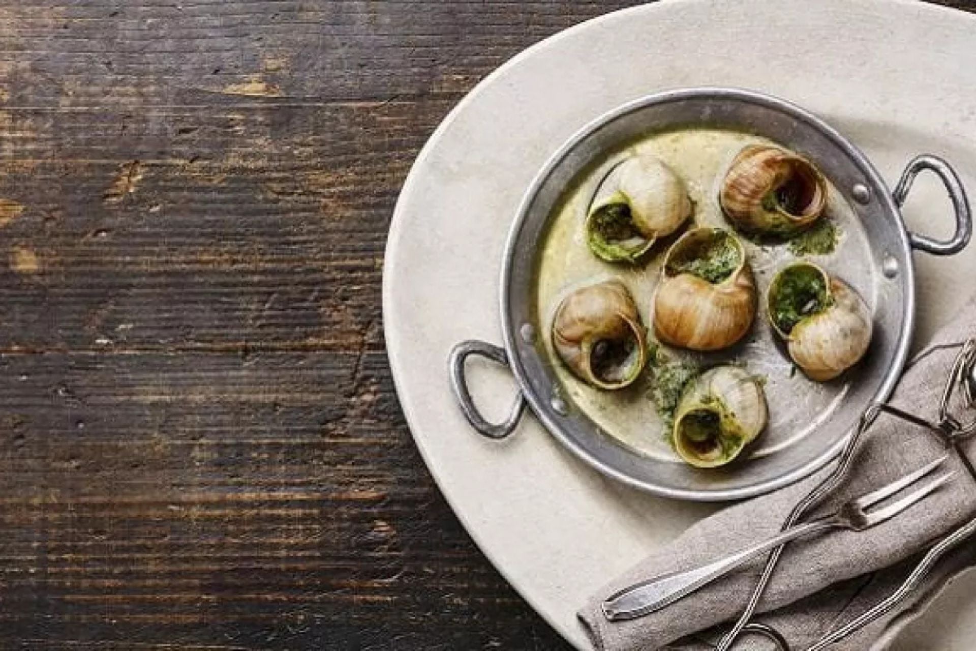 a dish of escargots