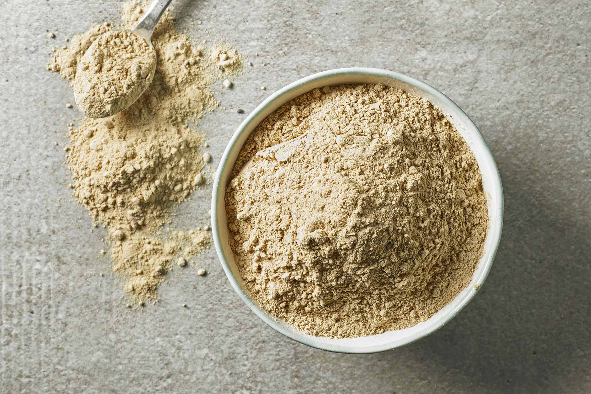 Maca powder in a bow ©Sotck