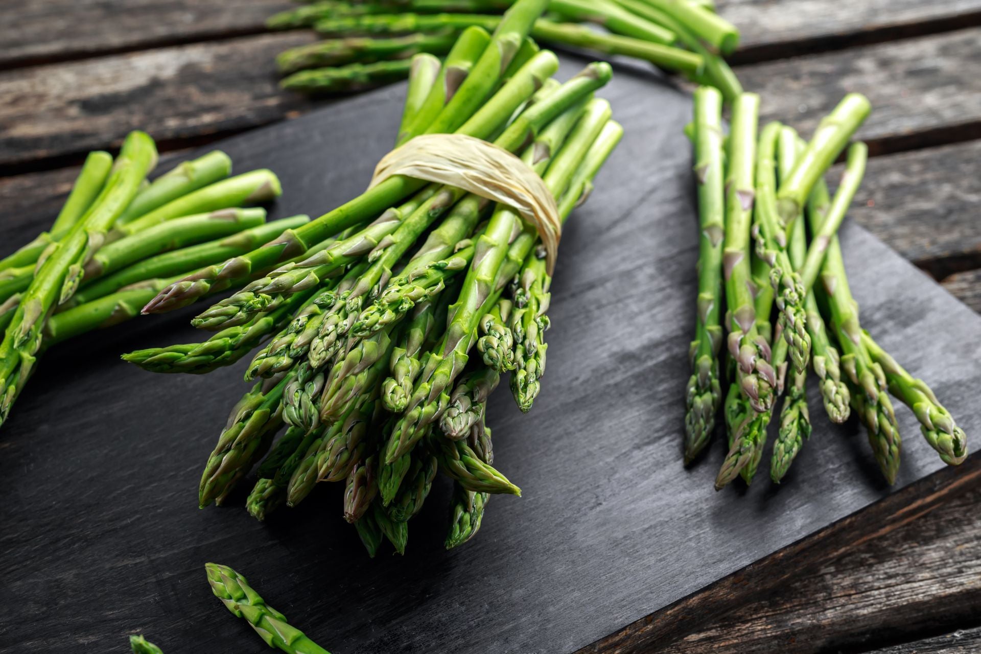 asparagus-varieties-green-asparagus