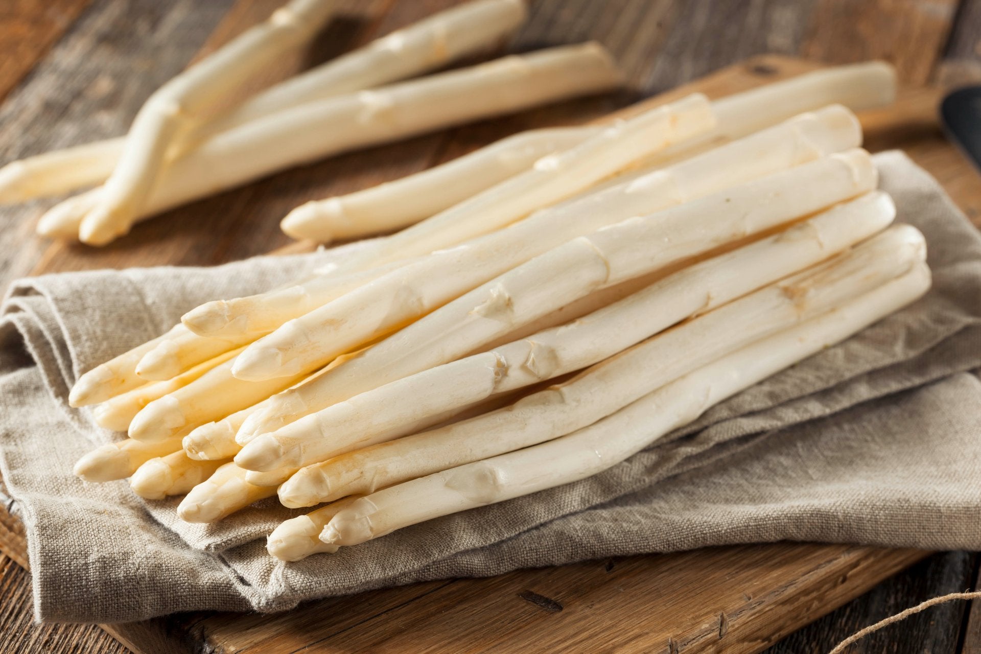 asparagus-varieties-white-asparagus