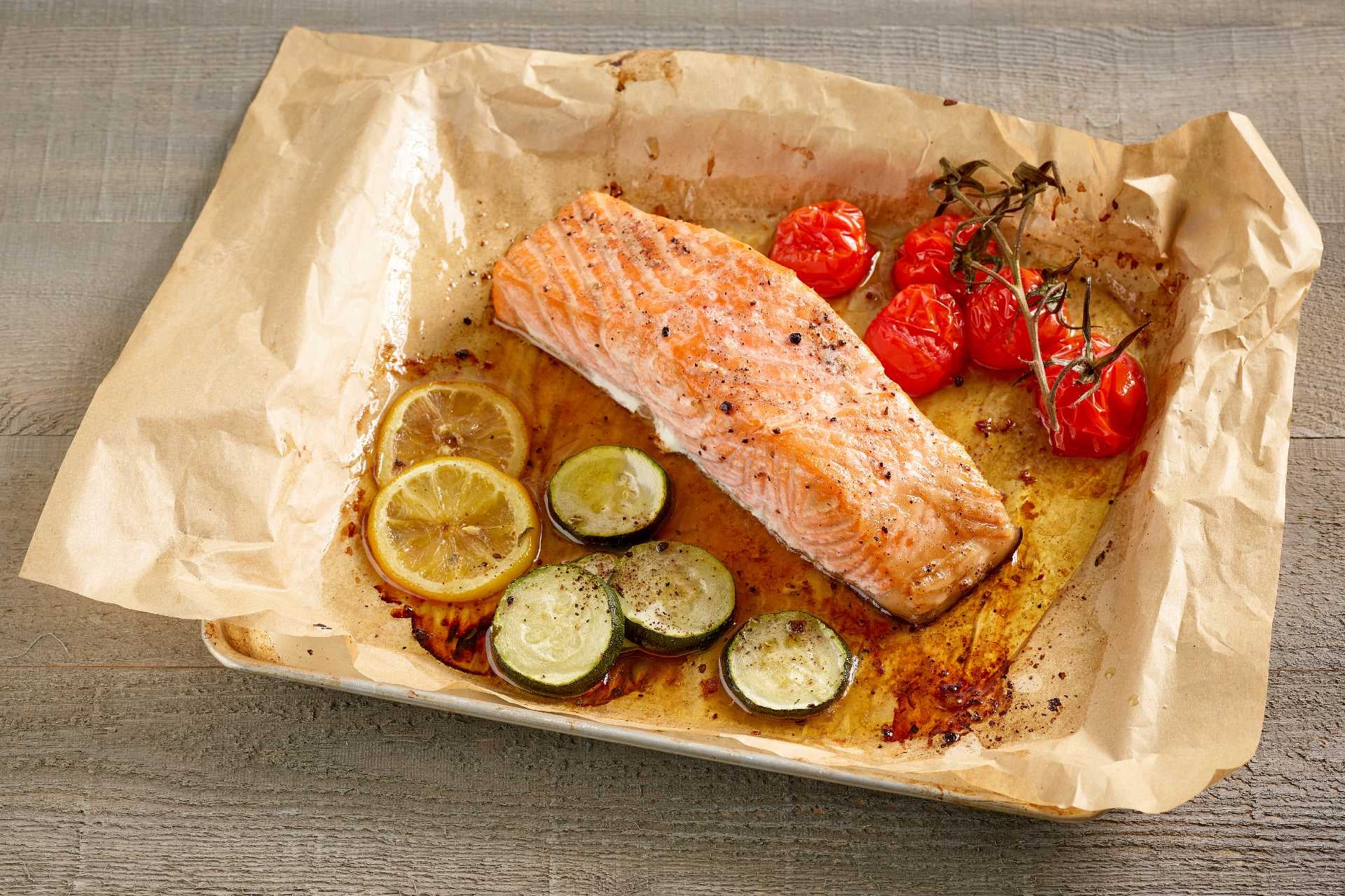 baked-salmon-oven-foil-or-parchment-paper