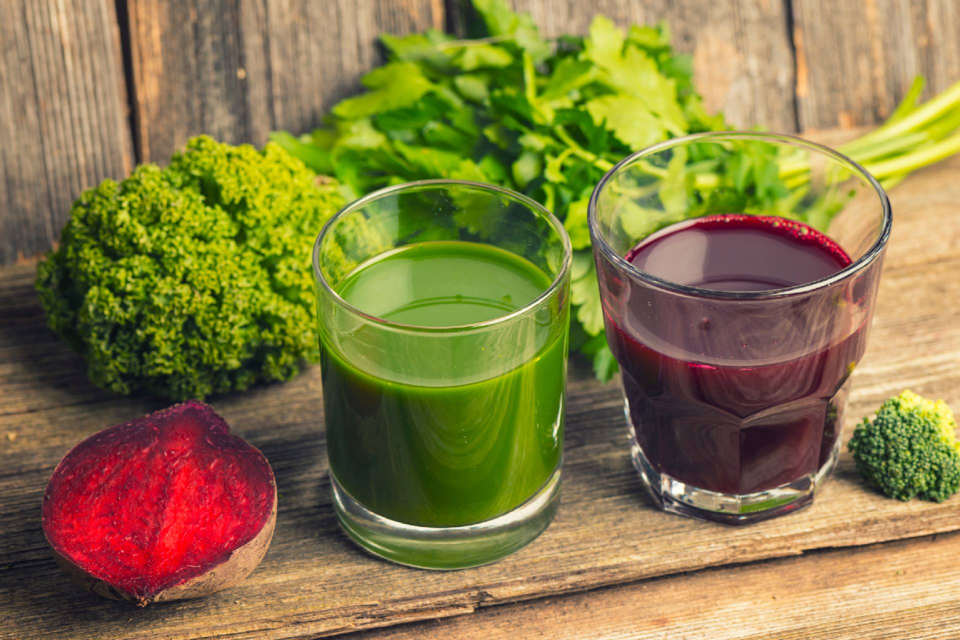 beetroot and broccoli juices ©iStock