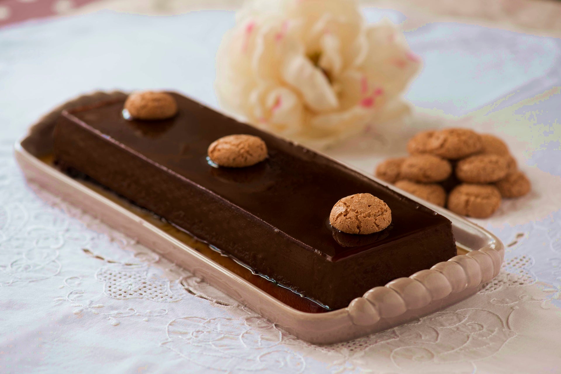 a rectangular chocolate pudding