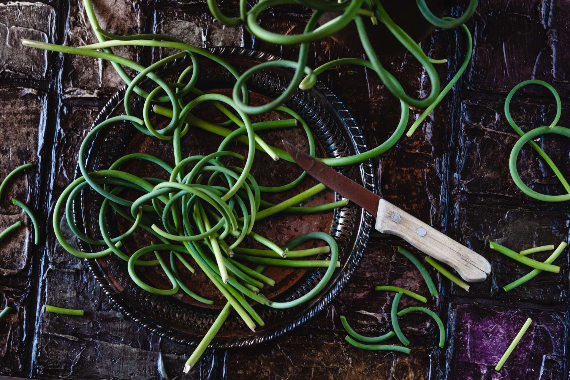 garlic-scapes-use-in-kitchen