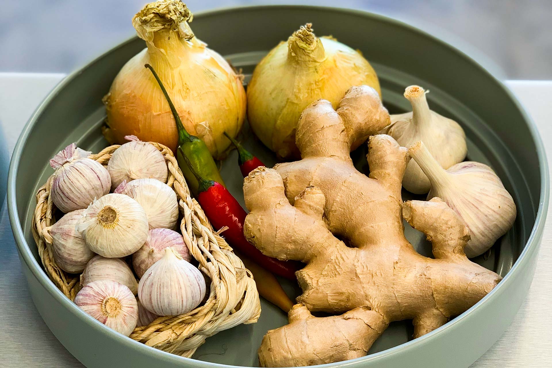 onion-garlic-ginger-chilli-@anya-bell-du-unsplash