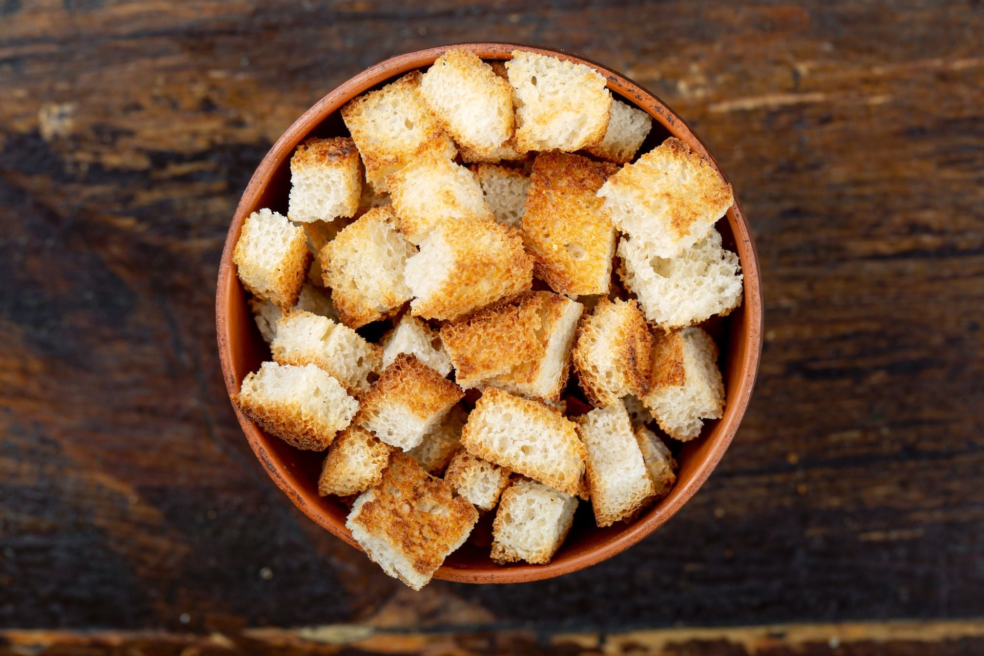 leftover-cornbread-croutons