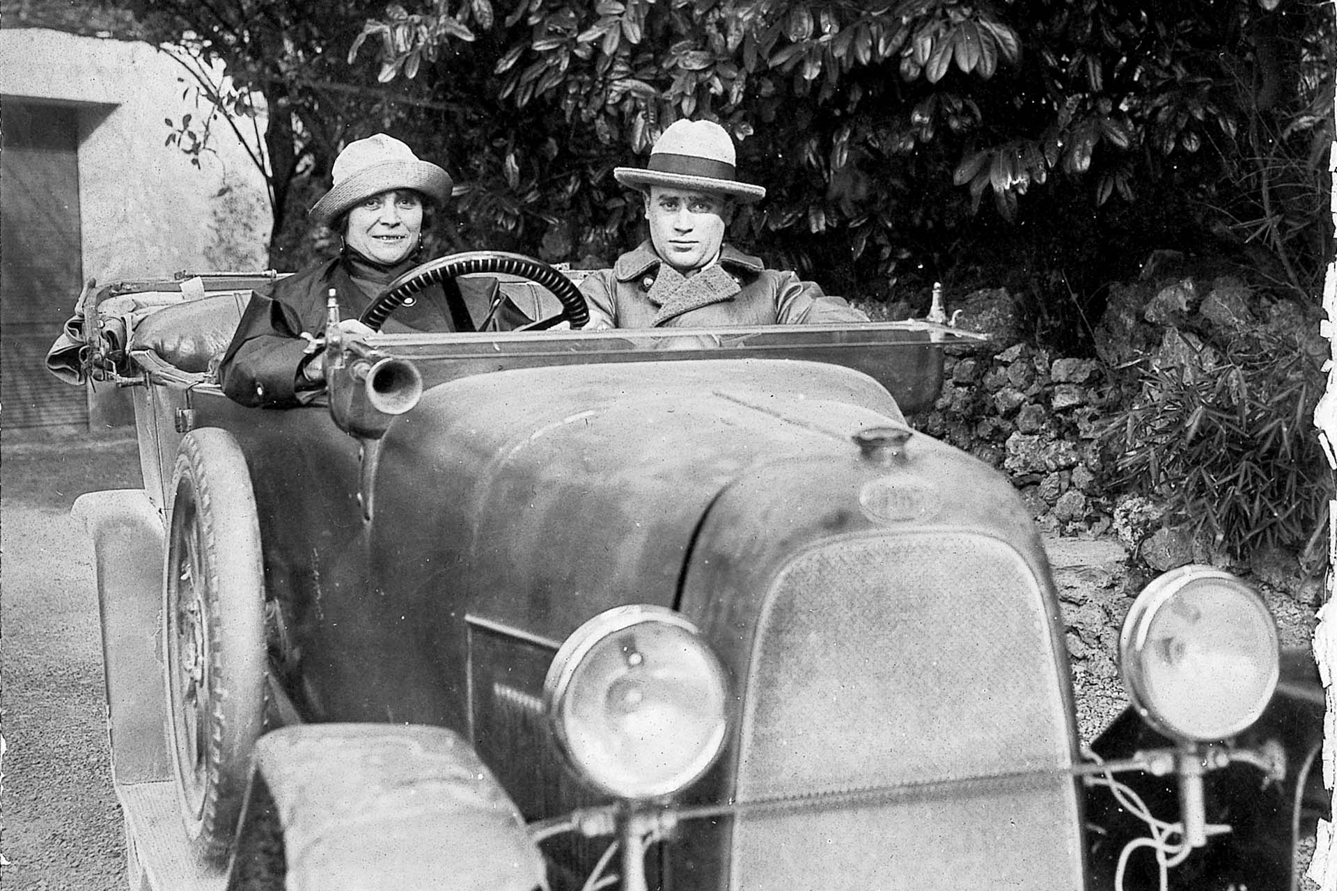 Luisa spagnoli in a car