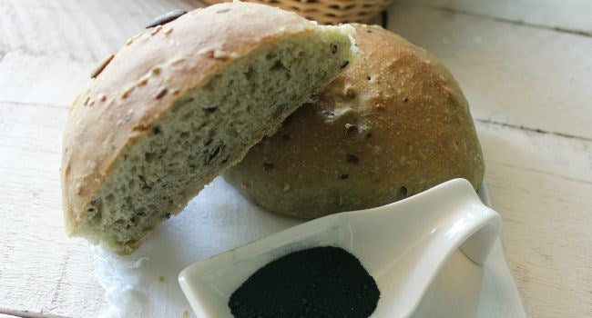 Pane all'alga spirulina