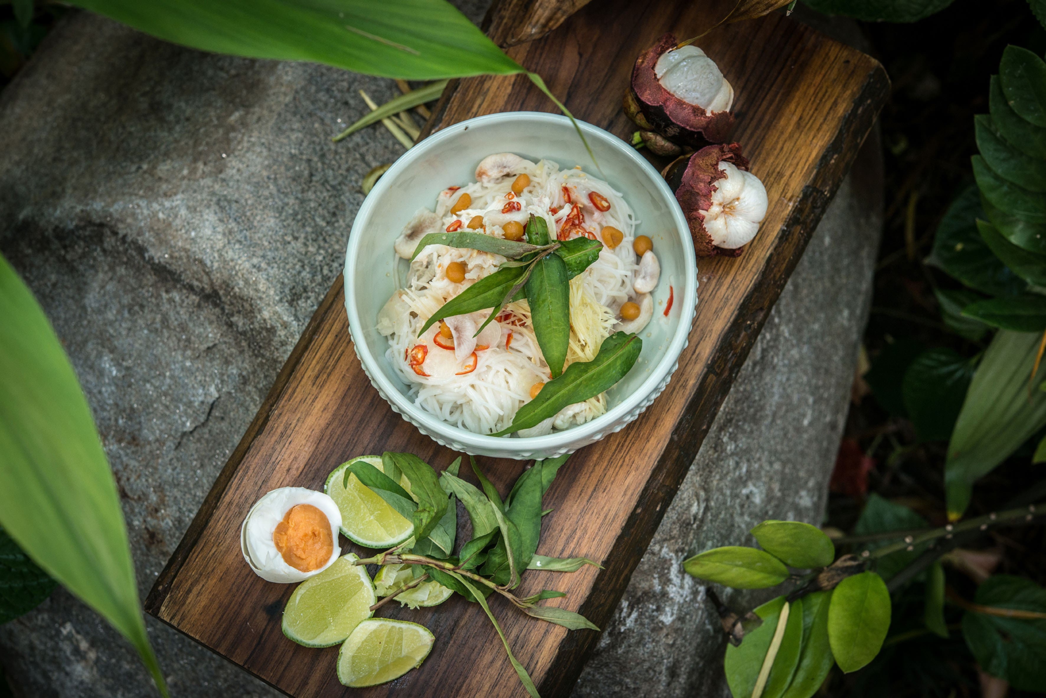 Rice Noodle with Mangoteen and Coconut cream