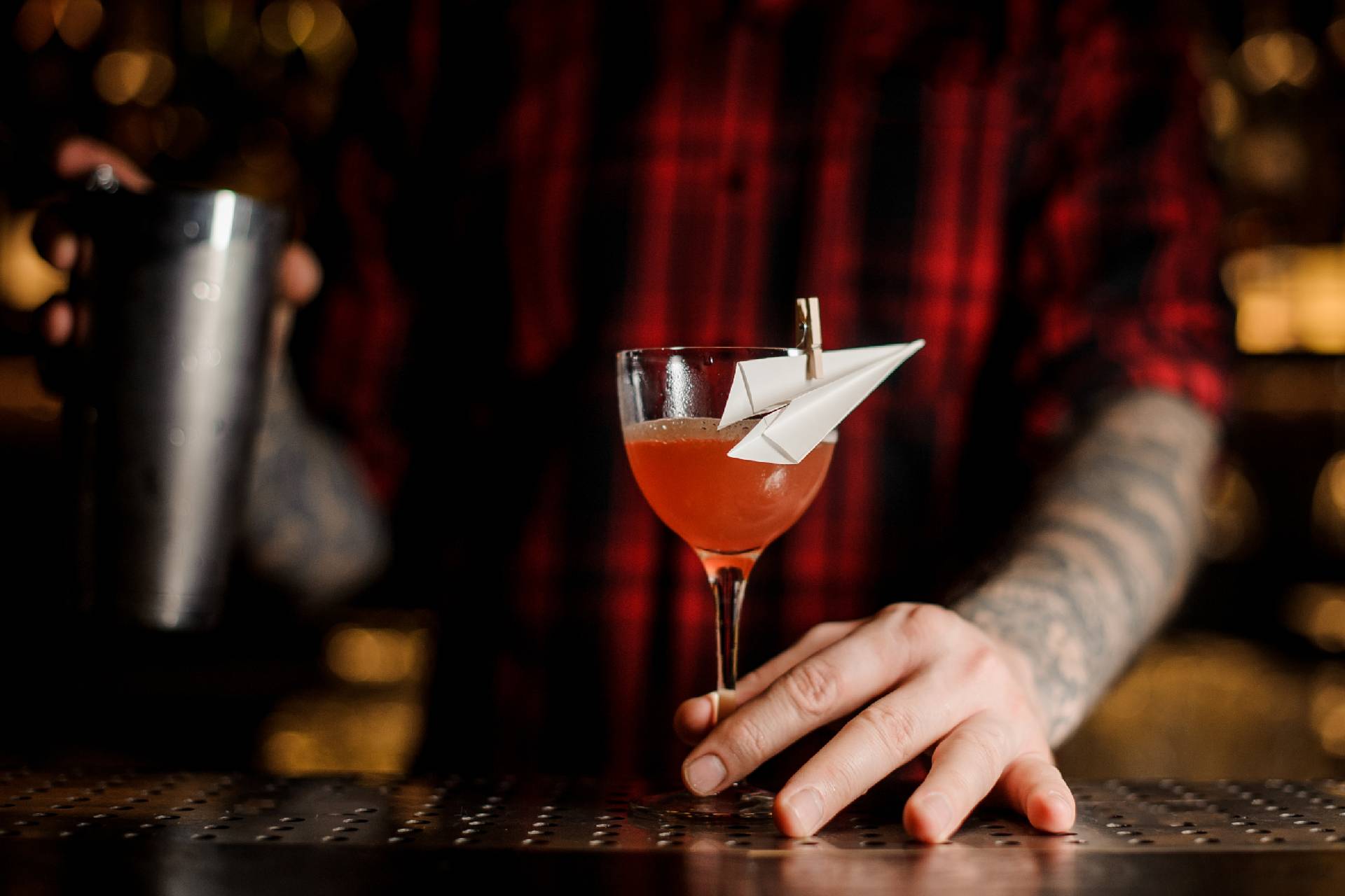 paper plane cocktail ©iStock
