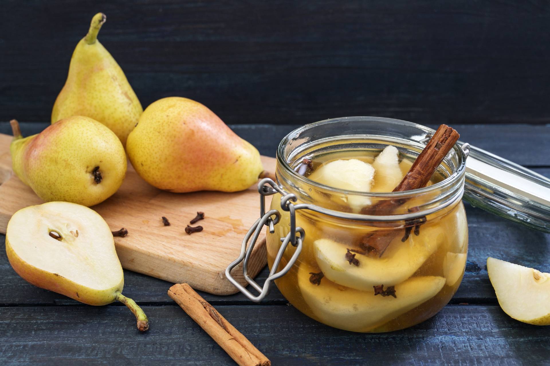 pears storage with cinnamon ©iStock