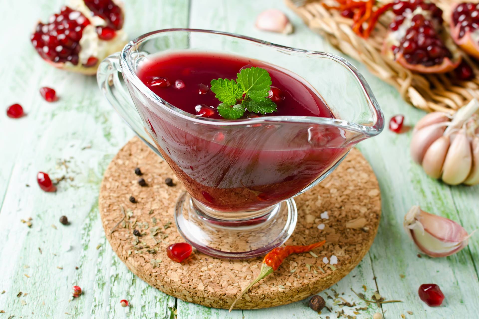 pomegranate sauce ©iStock