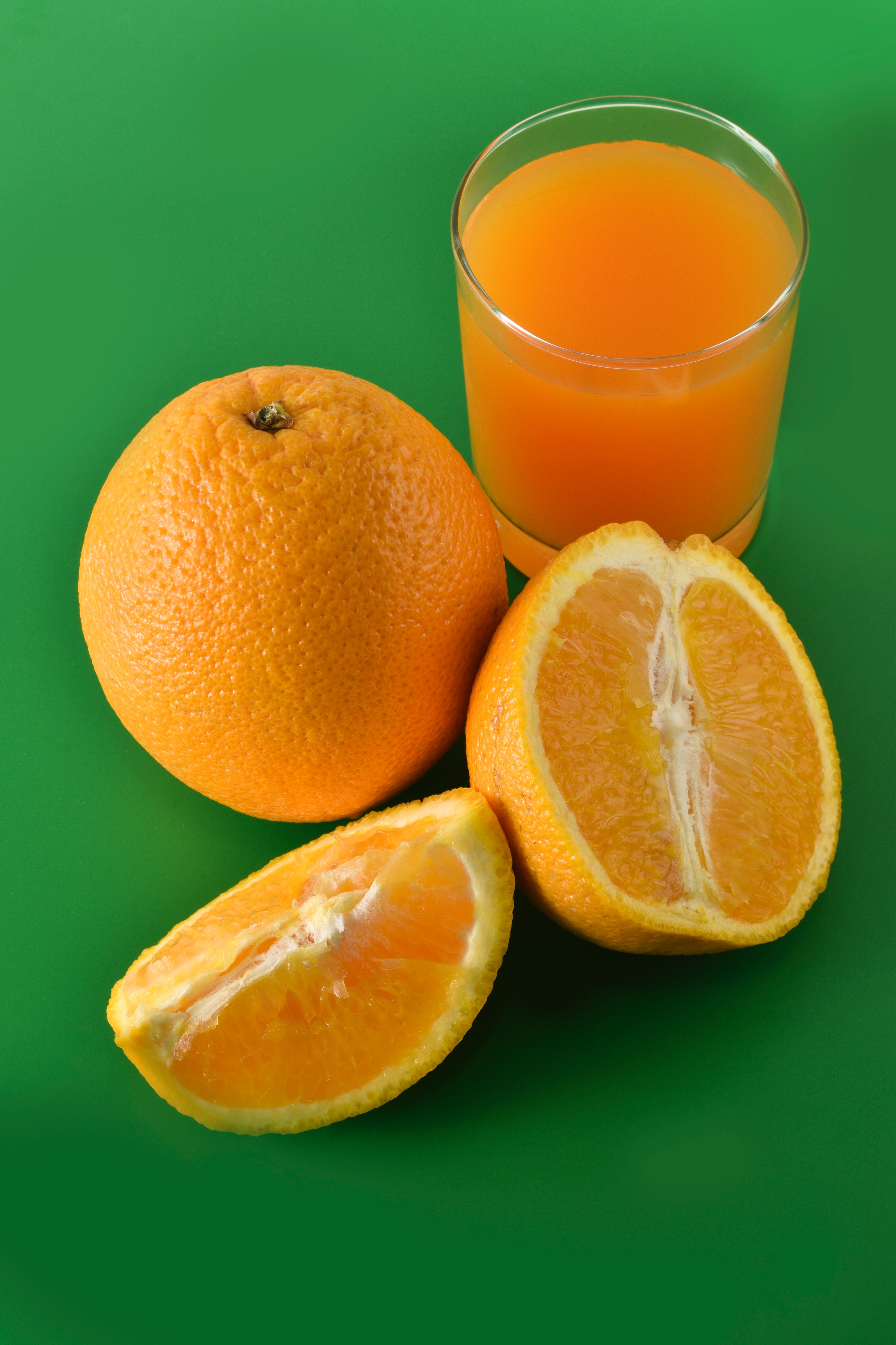 oranges-sliced-glass-orange-juice