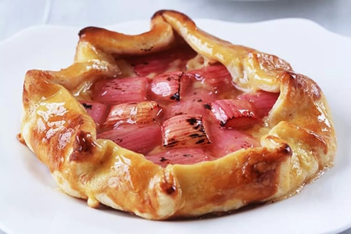 rhubarb and vanilla pie