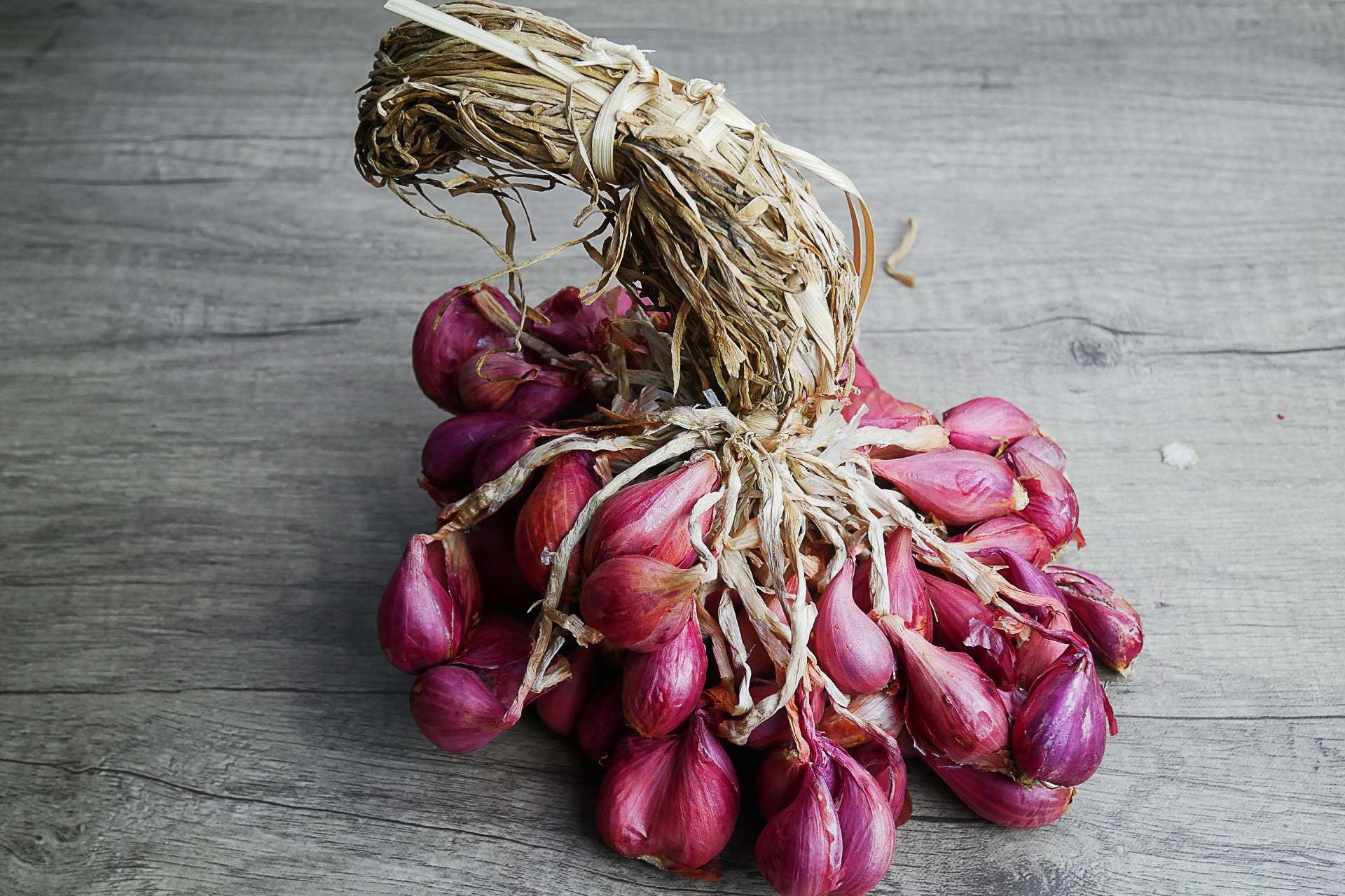 shallots-and-onions-how-to-store