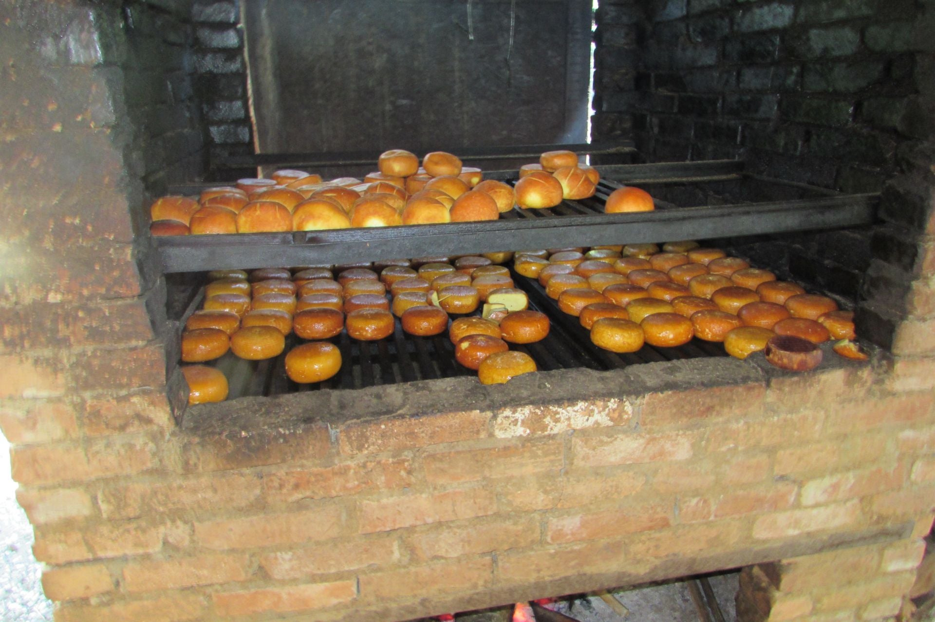 smoke-different-foods-how-to-smoke-cheese