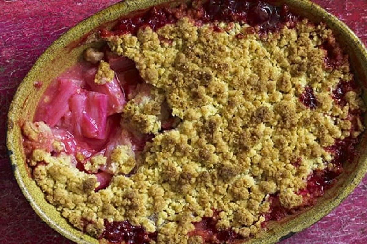 vegan rhubarb crumble - Fine Dining Lovers