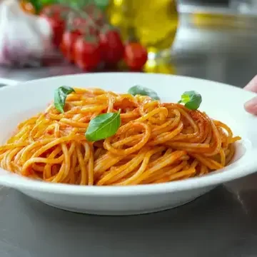 Bowl of spaghetti al pomodoro.