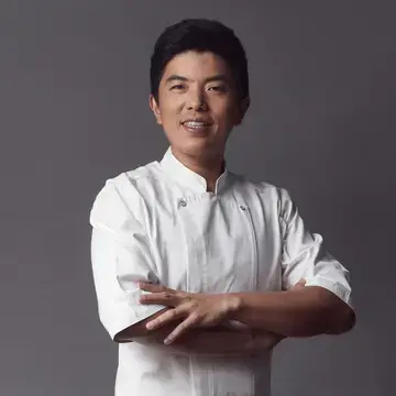 Chef Thitid 'Ton' Tassanakajohn with his arms folded.
