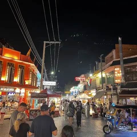 Banthat Thong Road