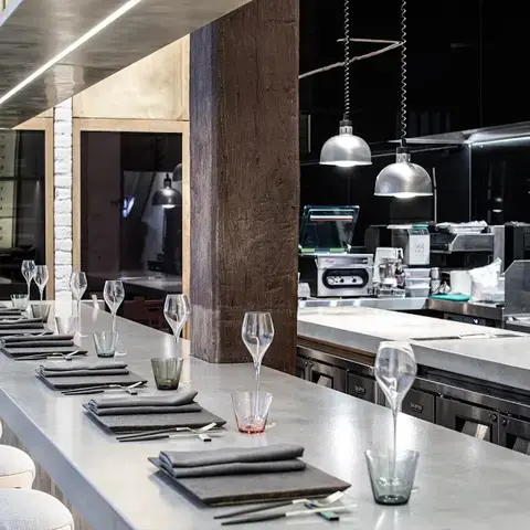 Kuro Bar &amp; Dining