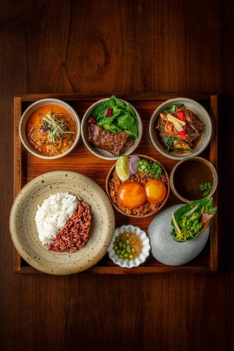 Khao gaeng tray at Wana Yook.