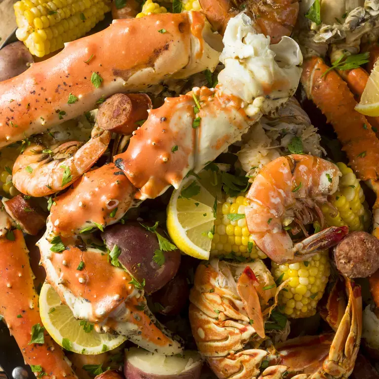 cajun seafood boil - Fine Dining Lovers