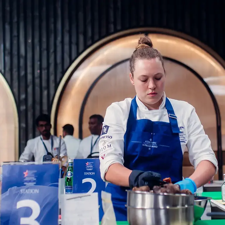 Zanté Neethling cooking at the SPYCA Competition Regional Final.