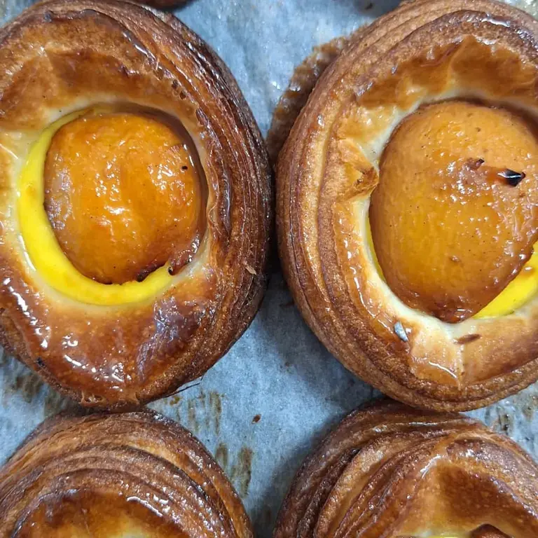 Fruit-topped pastries at Pantramvai.