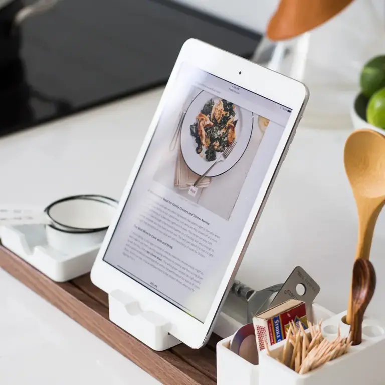 Chat GPT: a tablet with recipe content.