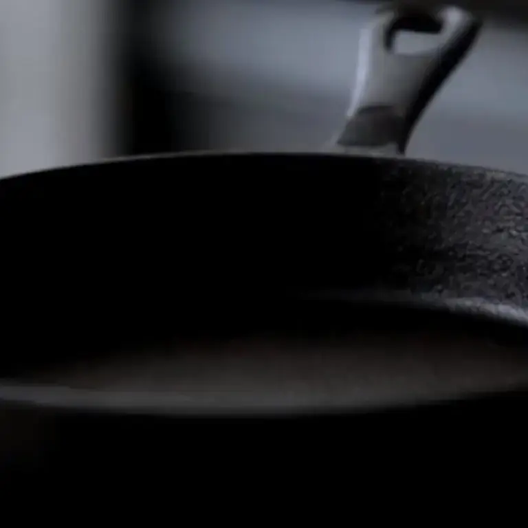 Video: How To Season A Cast Iron Pan