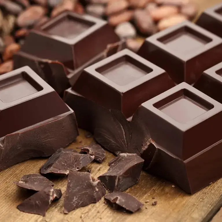 dark chocolate blocks ©iStock