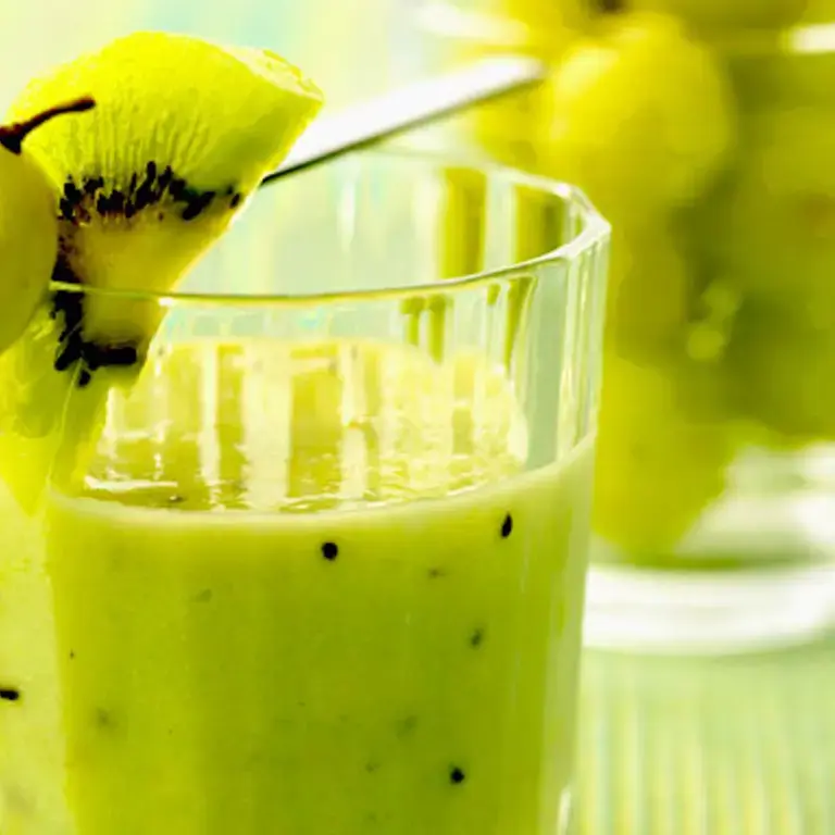 Grape and Kiwi Smoothie With Yogurt