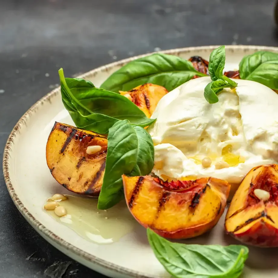 grilled peach and burrata salad - Fine Dining Lovers
