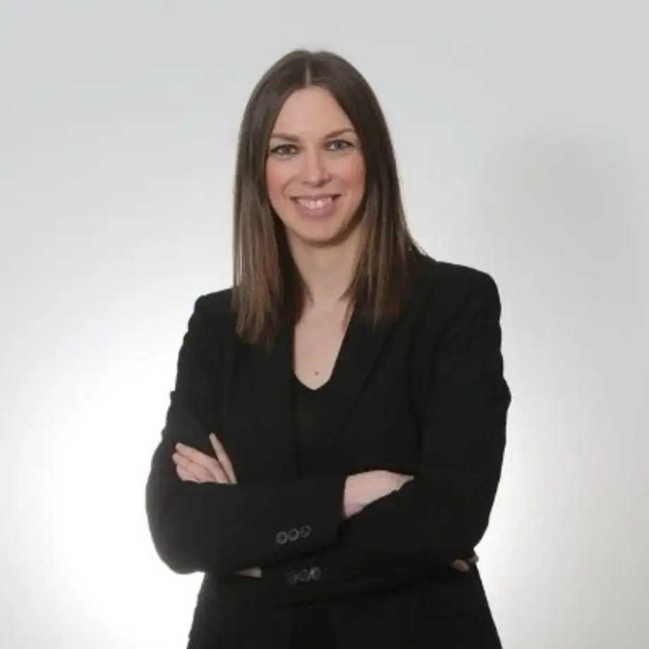 Journalist Federica Artina, wearing a black suit.