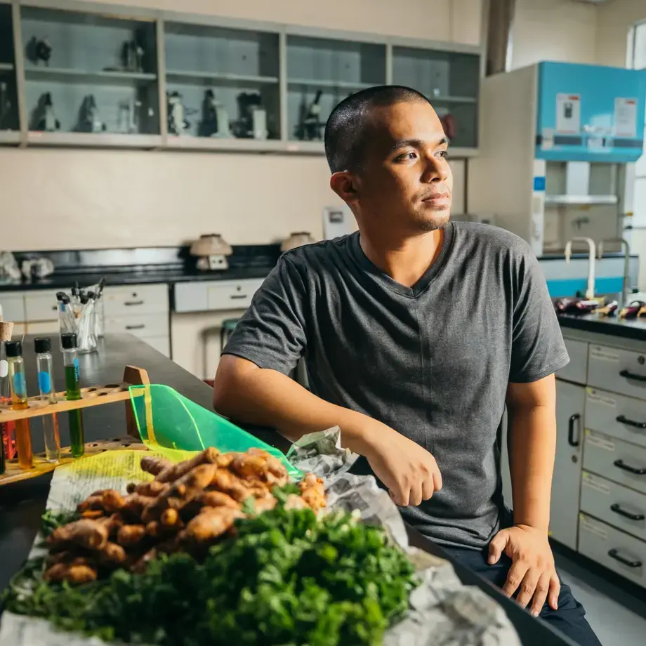 Carvey Ehren Maigue inventor of AuREUS solar panel