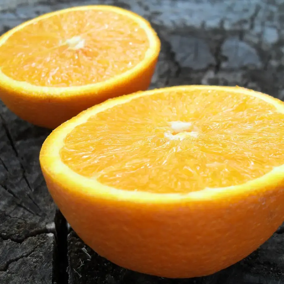 oranges-sliced-in-half-on-wood