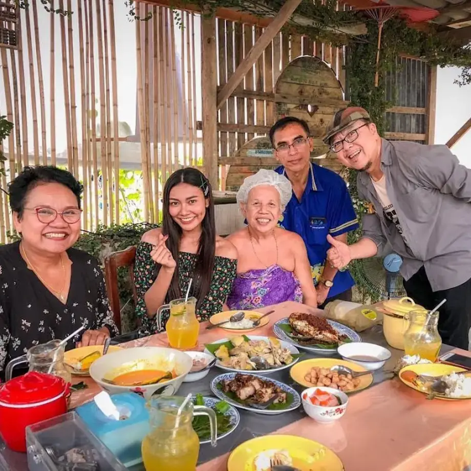 กินกับอี๋ Kin-Kub-Ei