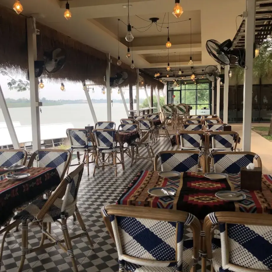 Chomjan Bar &amp; Restaurant