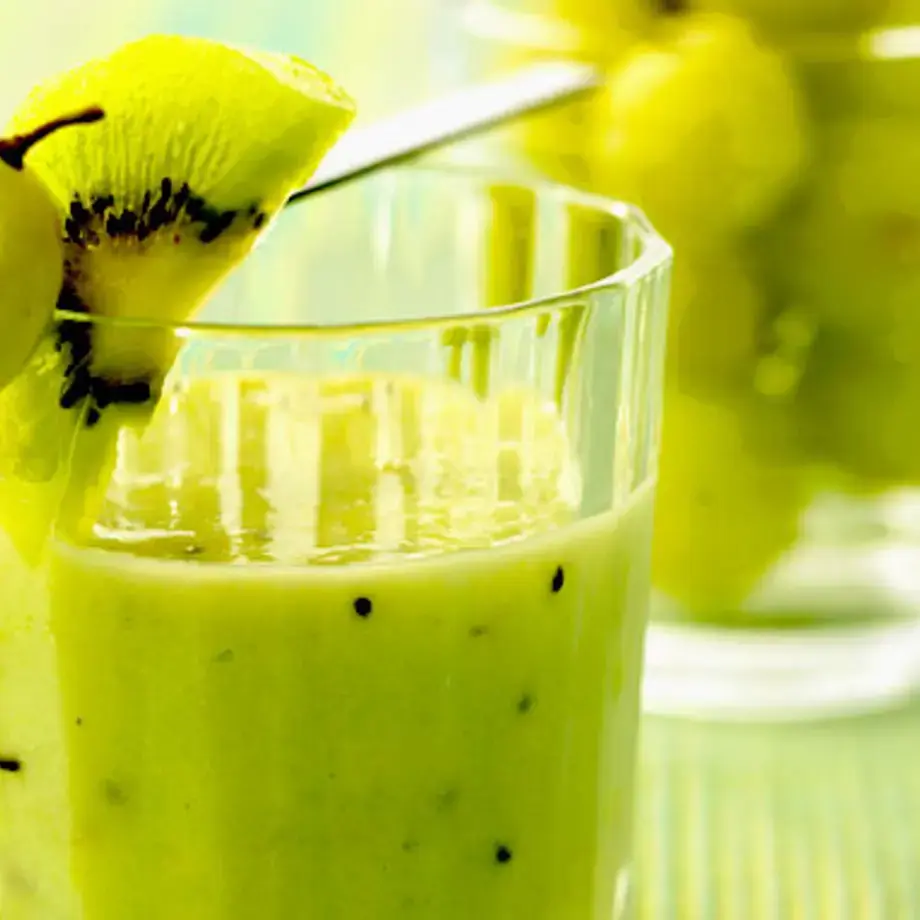 Grape and Kiwi Smoothie With Yogurt